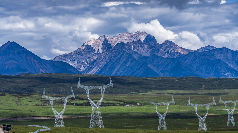 Boom des infrastructures au Xizang : 60 ans à illuminer le toit du monde Boom des infrastructures au Xizang : 60 ans à illuminer le toit du monde