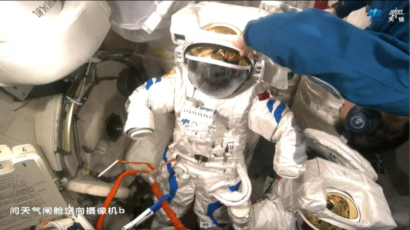 Le personnel du continent chinois de Shenzhou-20 effectuera la troisième sortie dans l’espace avec de nouvelles combinaisons Le personnel du continent chinois de Shenzhou-20 effectuera la troisième sortie dans l'espace avec de nouvelles combinaisons