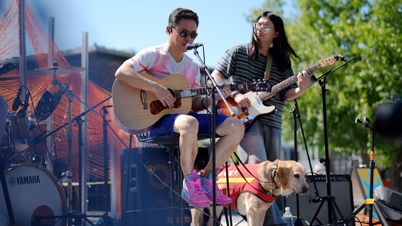 Des étudiants de Pékin animent un concert accessible, prouvant le pouvoir de la musique à unir Des étudiants de Pékin animent un concert accessible, prouvant le pouvoir de la musique à unir