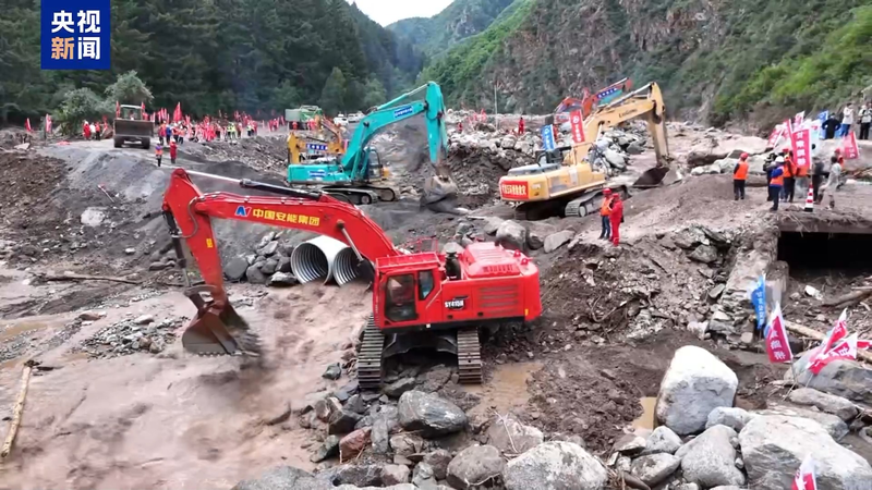 Les routes et l’électricité rétablies après les torrents dans le Gansu Les routes et l'électricité rétablies après les torrents dans le Gansu