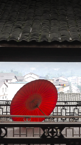 Parapluies en papier huilé de Luzhou : 100 étapes de magie artisanale Parapluies en papier huilé de Luzhou : 100 étapes de magie artisanale video poster
