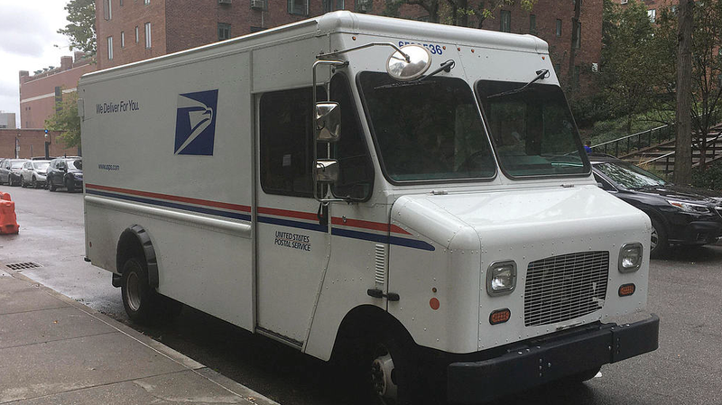 Les services postaux mondiaux suspendent les colis vers les États-Unis alors que la règle de franchise prend fin