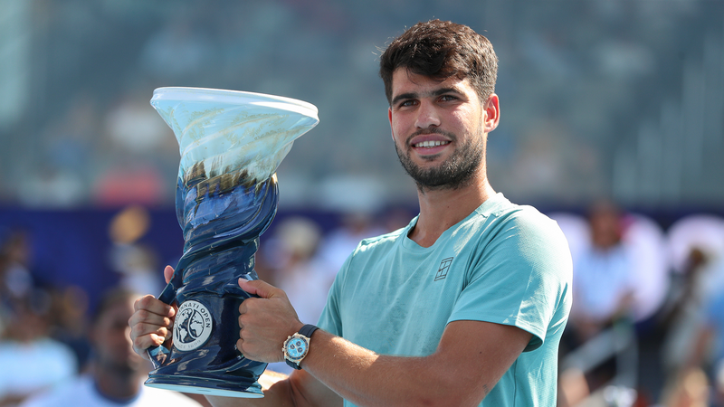 Alcaraz triomphe à Cincinnati alors que Sinner abandonne malade