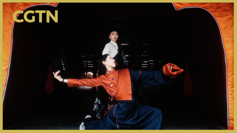 La journaliste de CGTN et la danseuse de Chongqing brillent en tenue tibétaine à Lhassa video poster