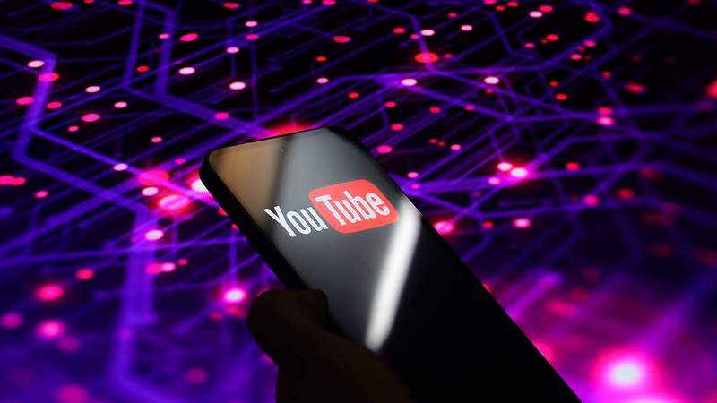 YouTube teste un nouveau système de vérification d’âge par IA aux États-Unis YouTube teste un nouveau système de vérification d'âge par IA aux États-Unis