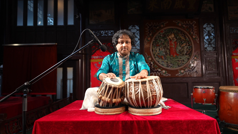 Les rythmes de tabla de Bivakar Choudhury révèlent tradition et âme Les rythmes de tabla de Bivakar Choudhury révèlent tradition et âme video poster