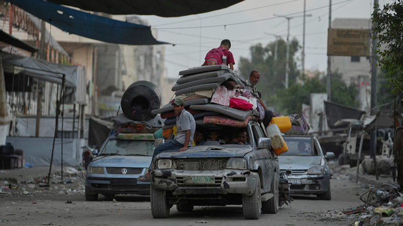 Les familles fuient alors que les forces israéliennes avancent dans la ville de Gaza Les familles fuient alors que les forces israéliennes avancent dans la ville de Gaza