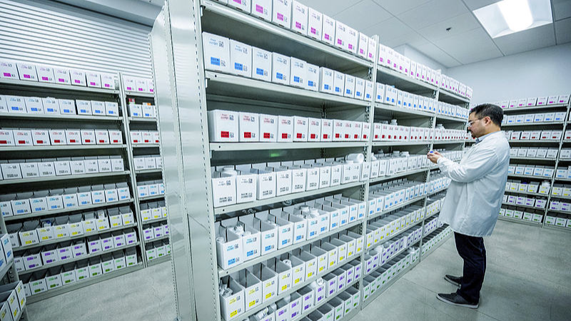 Les tarifs douaniers de Trump sur les médicaments : réduiront-ils les prix ou augmenteront-ils les risques ? Les tarifs douaniers de Trump sur les médicaments : réduiront-ils les prix ou augmenteront-ils les risques ?