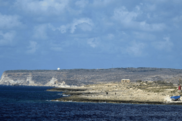 Tragédie au large de Lampedusa : Au moins 20 migrants périssent dans un naufrage Tragédie au large de Lampedusa : Au moins 20 migrants périssent dans un naufrage