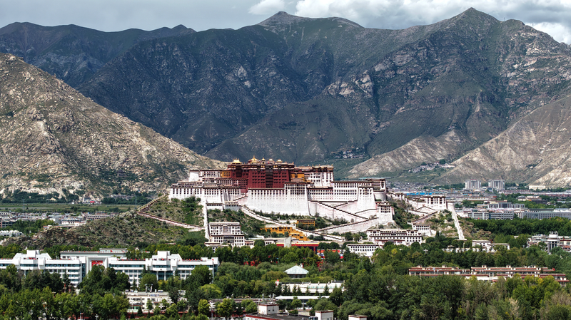 Xi Jinping célèbre le 60e anniversaire de la région autonome de Xizang à Lhassa Xi Jinping célèbre le 60e anniversaire de la région autonome de Xizang à Lhassa