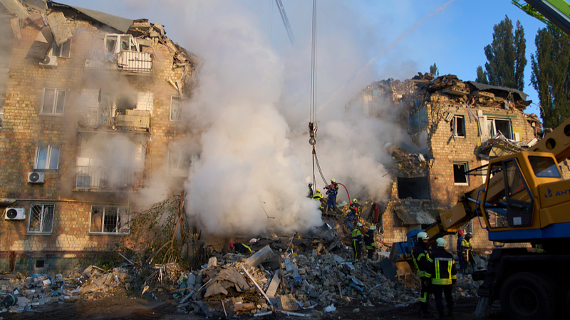 Les frappes aériennes massives de la Russie secouent Kyiv, des victimes civiles signalées Les frappes aériennes massives de la Russie secouent Kyiv, des victimes civiles signalées