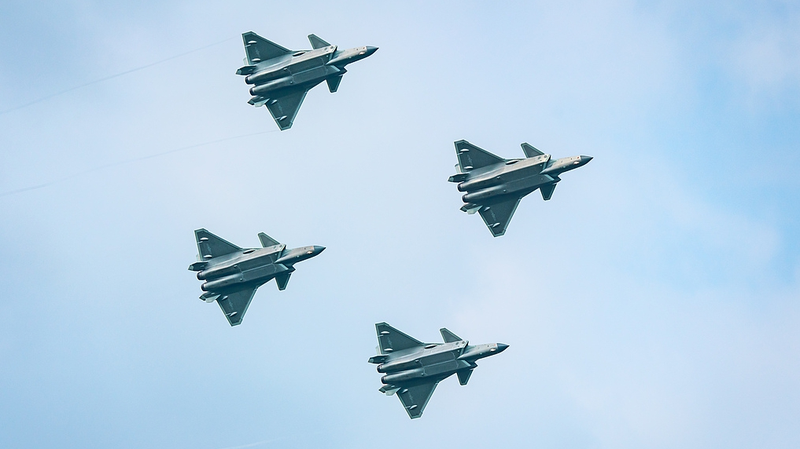 Les jets furtifs J-20 au centre de la scène au salon aéronautique de Changchun Les jets furtifs J-20 au centre de la scène au salon aéronautique de Changchun