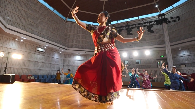 Révéler la danse classique indienne : Construire des ponts vibrants avec la Chine continentale Révéler la danse classique indienne : Construire des ponts vibrants avec la Chine continentale video poster