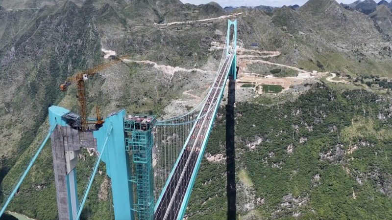 Succès des tests de charge pour le futur plus haut pont du monde à Guizhou Succès des tests de charge pour le futur plus haut pont du monde à Guizhou video poster