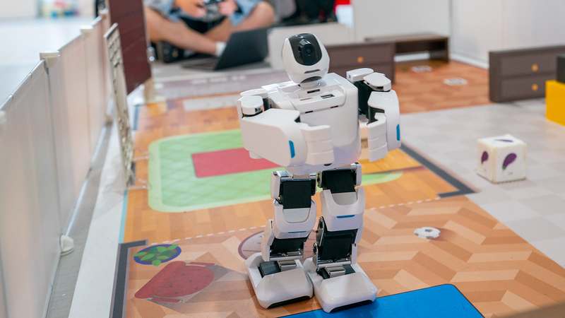 Les robots humanoïdes brillent lors de la 27e finale de la compétition de robotique et d’intelligence artificielle en Chine Les robots humanoïdes brillent lors de la 27e finale de la compétition de robotique et d'intelligence artificielle en Chine video poster