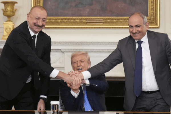 L’Arménie et l’Azerbaïdjan signent un pacte de paix historique L'Arménie et l'Azerbaïdjan signent un pacte de paix historique