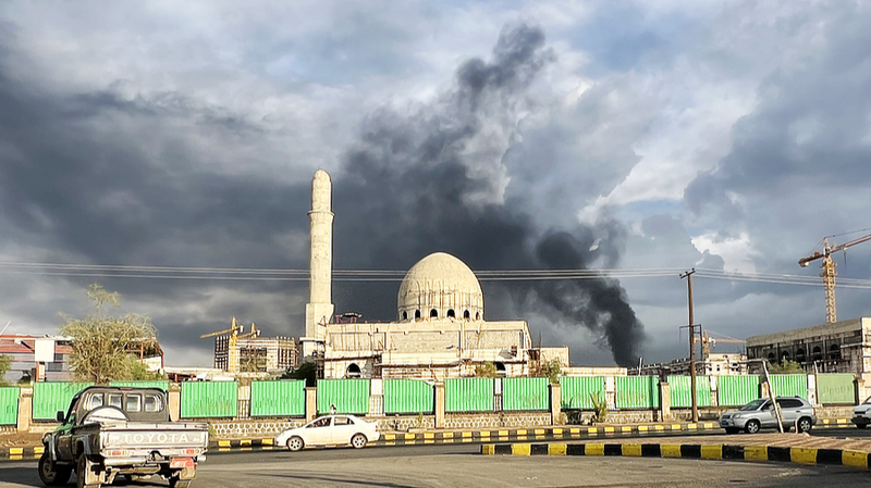 Des raids aériens israéliens à Sanaa tuent six personnes et en blessent des dizaines Des raids aériens israéliens à Sanaa tuent six personnes et en blessent des dizaines