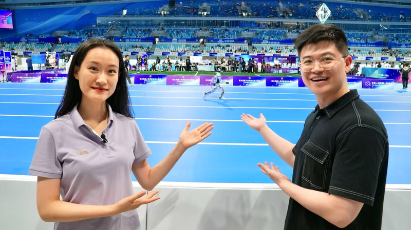 Sprinteurs d'acier et buteurs mécaniques : les Jeux mondiaux de robots humanoïdes 2025 brillent à Pékin video poster