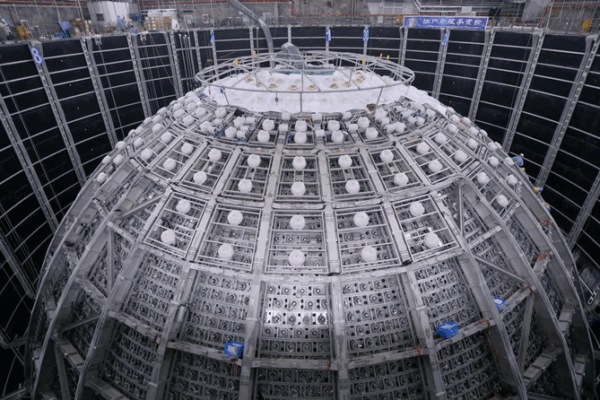 JUNO s’active : le plus grand laboratoire de neutrinos du monde chasse des indices cosmiques JUNO_s_active___le_plus_grand_laboratoire_de_neutrinos_du_monde_chasse_des_indices_cosmiques video poster