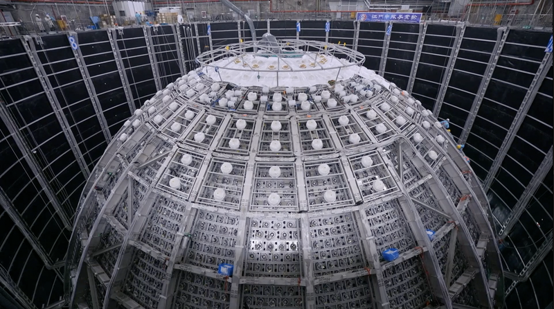 JUNO_s_active___le_plus_grand_laboratoire_de_neutrinos_du_monde_chasse_des_indices_cosmiques video poster