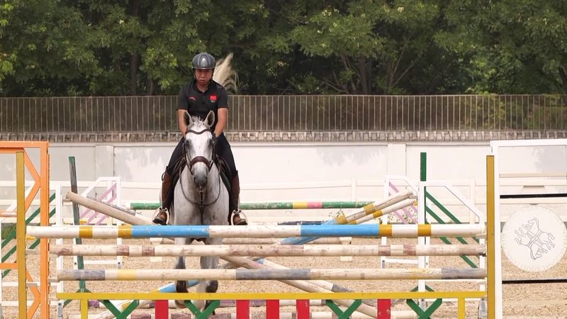 Saut de foi : Les jeunes champions équestres du Xizang Saut de foi : Les jeunes champions équestres du Xizang video poster