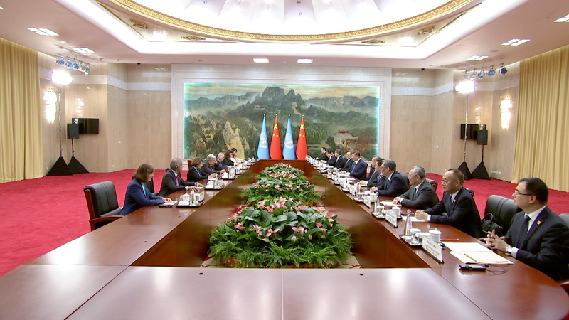 Xi rencontre Guterres à Tianjin, défend la solidarité mondiale Xi rencontre Guterres à Tianjin, défend la solidarité mondiale video poster