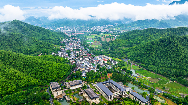 Le concept des ‘Deux Montagnes’ de la Chine conduit la transformation verte mondiale Le_concept_des__Deux_Montagnes__de_la_Chine_conduit_la_transformation_verte_mondiale