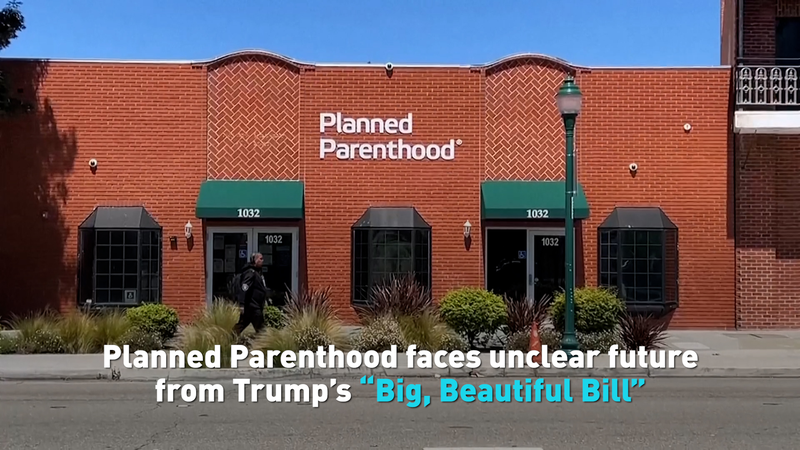 Le juge bloque l’interdiction de Medicaid dans le ‘Grand et Magnifique Projet de Loi’ de Trump, mettant le Planning Familial en suspens Le_juge_bloque_l_interdiction_de_Medicaid_dans_le__Grand_et_Magnifique_Projet_de_Loi__de_Trump__mettant_le_Planning_Familial_en_suspens video poster