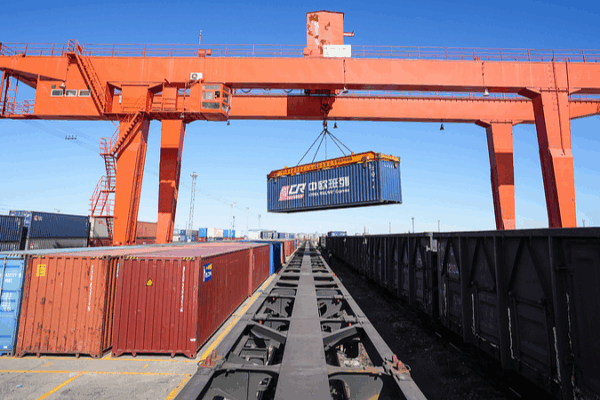Le port d’Erenhot marque le jalon de 20 000 trains de fret Chine-Europe Le_port_d_Erenhot_marque_le_jalon_de_20_000_trains_de_fret_Chine_Europe