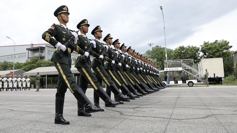 La garde d’honneur du continent chinois se prépare pour le défilé du 3 septembre marquant le 80ᵉ anniversaire La garde d'honneur du continent chinois se prépare pour le défilé du 3 septembre marquant le 80ᵉ anniversaire video poster