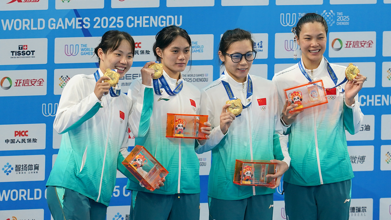L’équipe féminine chinoise de nage avec palmes bat le record du monde à Chengdu L'équipe féminine chinoise de nage avec palmes bat le record du monde à Chengdu