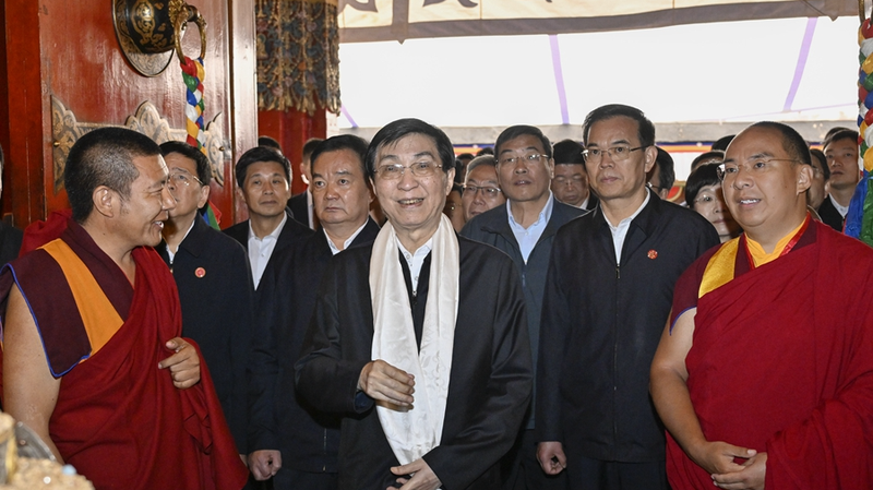 La délégation centrale retourne à Pékin après les célébrations du 60e anniversaire du Xizang