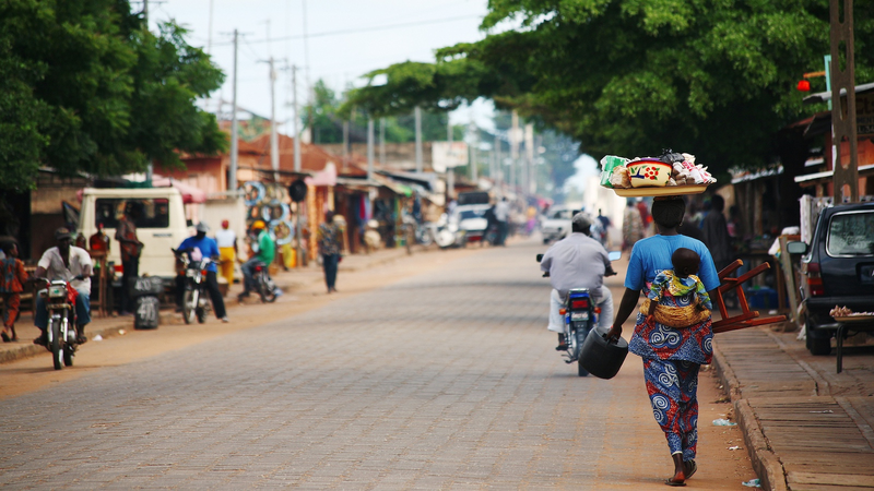 Accident de bus au Bénin : 1 mort, 44 disparus après une chute dans un fleuve