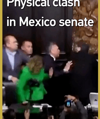 Une bagarre au Sénat éclate autour de l’intervention américaine contre les cartels Une bagarre au Sénat éclate autour de l'intervention américaine contre les cartels video poster