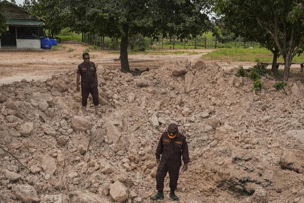 Les observateurs de l’ASEAN visitent la frontière Cambodge-Thaïlande après le cessez-le-feu Les observateurs de l'ASEAN visitent la frontière Cambodge-Thaïlande après le cessez-le-feu