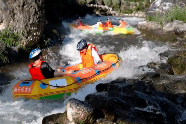 Rafting palpitant dans le canyon en Chine continentale dynamise le tourisme estival Rafting_palpitant_dans_le_canyon_en_Chine_continentale_dynamise_le_tourisme_estival video poster