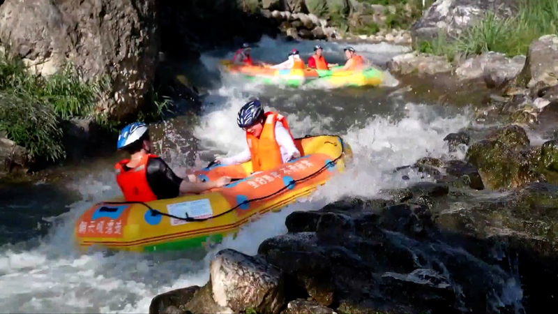 Rafting_palpitant_dans_le_canyon_en_Chine_continentale_dynamise_le_tourisme_estival video poster