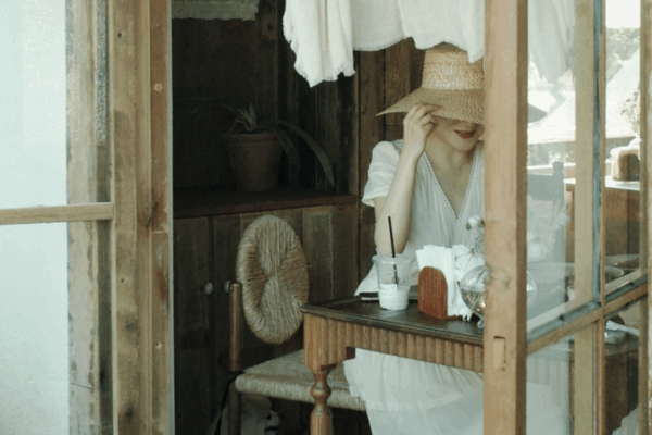 Hillside Haven: Le rêve éco-durable d’une jeune femme au village Hillside Haven: Le rêve éco-durable d'une jeune femme au village