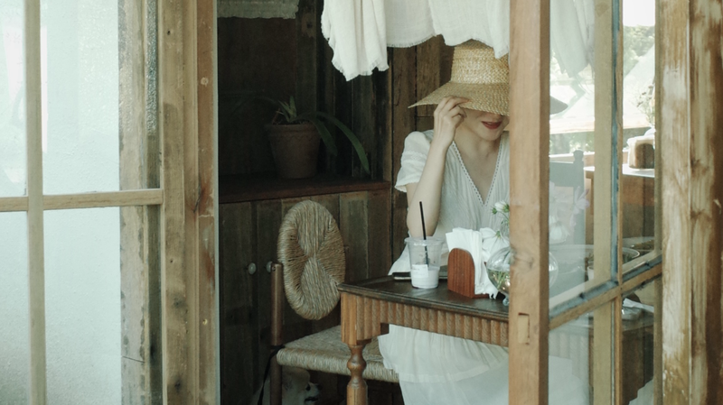 Hillside Haven: Le rêve éco-durable d'une jeune femme au village