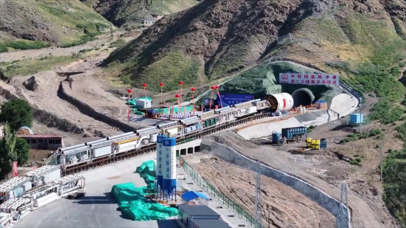 Tunnel de 6 km terminé dans le projet de gaz de l'Ouest vers l'Est de la Chine