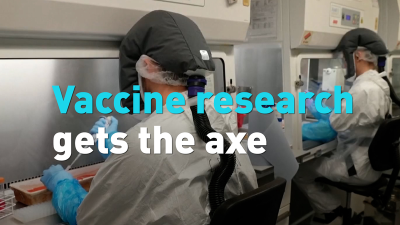 Les États-Unis réduisent de 500 millions de dollars la recherche sur les vaccins, les experts avertissent des risques de pandémie Les États-Unis réduisent de 500 millions de dollars la recherche sur les vaccins, les experts avertissent des risques de pandémie video poster
