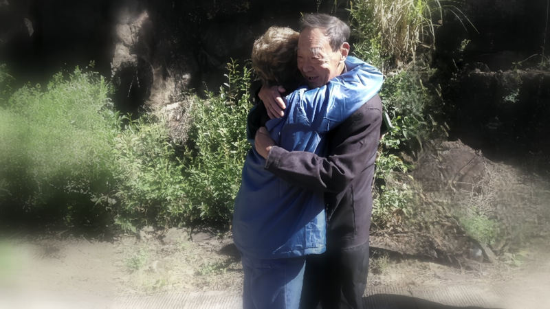 Réunion émotive à Quzhou : la fille d’un pilote Doolittle rencontre les descendants du sauveteur après 76 ans Réunion émotive à Quzhou : la fille d'un pilote Doolittle rencontre les descendants du sauveteur après 76 ans video poster