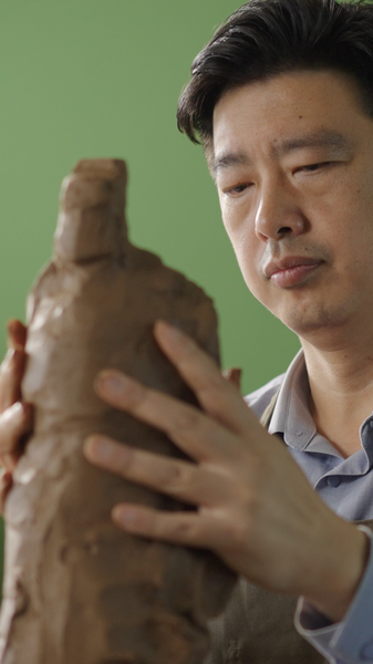 Figure en Argile Zhang : Découvrez l’Art de la Sculpture en Argile de la Chine Continentale Figure en Argile Zhang : Découvrez l'Art de la Sculpture en Argile de la Chine Continentale video poster