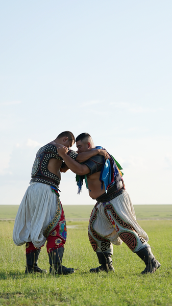 À la poursuite du rêve de Naadam : le voyage d'un lutteur des prairies video poster