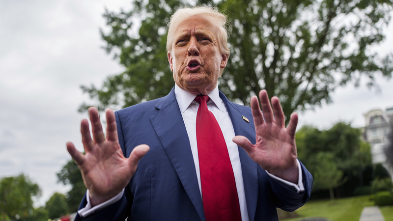 Trump envisage jusqu’à 250% de tarifs sur les médicaments étrangers Trump envisage jusqu'à 250% de tarifs sur les médicaments étrangers