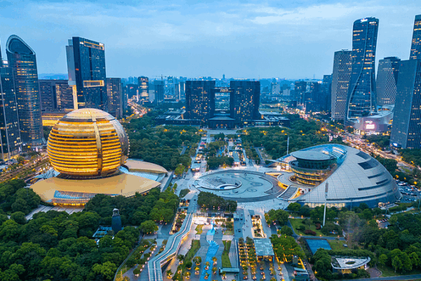 Balcon Urbain de Hangzhou : vue sur le 270° de la ligne d’horizon et la rivière au-dessus du Qiantang Balcon Urbain de Hangzhou : vue sur le 270° de la ligne d'horizon et la rivière au-dessus du Qiantang video poster