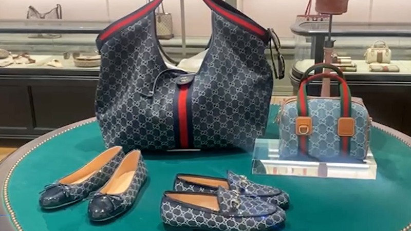 Accord États-Unis–UE Déclenche des Tarifs de 15 %, les Prix du Luxe Flambent Accord États-Unis–UE Déclenche des Tarifs de 15 %, les Prix du Luxe Flambent video poster