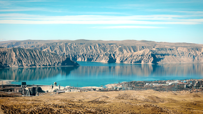Longyangxia Hydroélectrique: Puissance et Protection dans la Gorge de Qinghai Longyangxia Hydroélectrique: Puissance et Protection dans la Gorge de Qinghai
