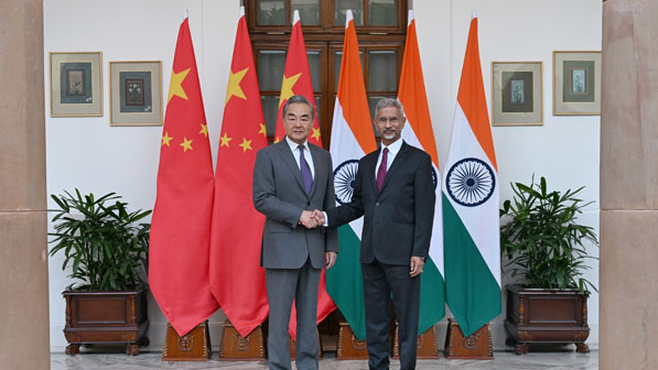 La Chine et l’Inde s’engagent à maintenir l’élan bilatéral La Chine et l'Inde s'engagent à maintenir l'élan bilatéral
