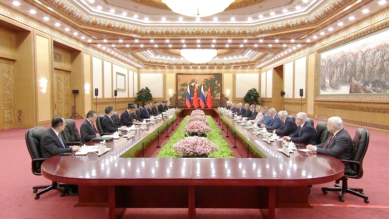La Chine et la Russie approfondissent leur confiance stratégique pour un ordre mondial plus équitable La Chine et la Russie approfondissent leur confiance stratégique pour un ordre mondial plus équitable video poster